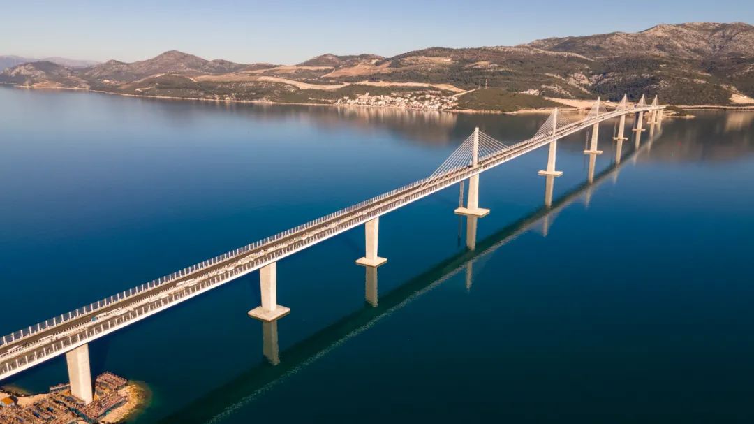 克罗地亚佩列沙茨大桥项目主体工程通过竣工交验.jpg