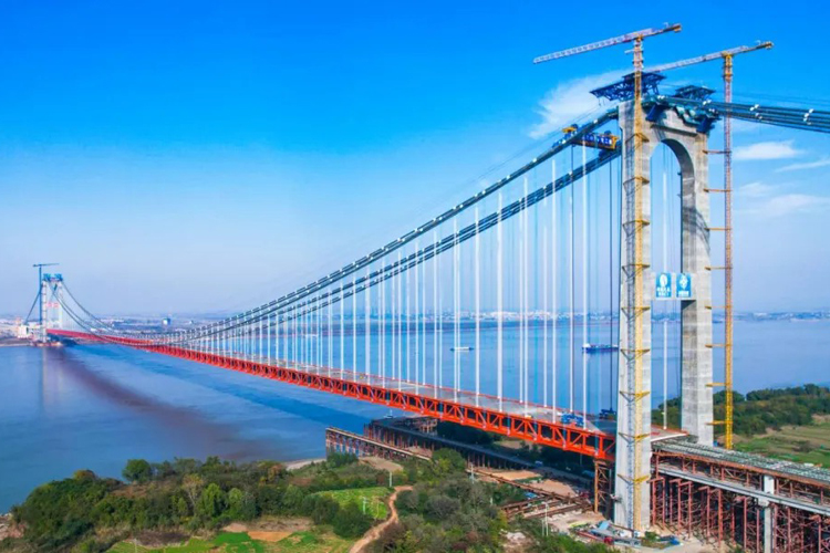 湖北燕矶长江大桥合龙.jpg