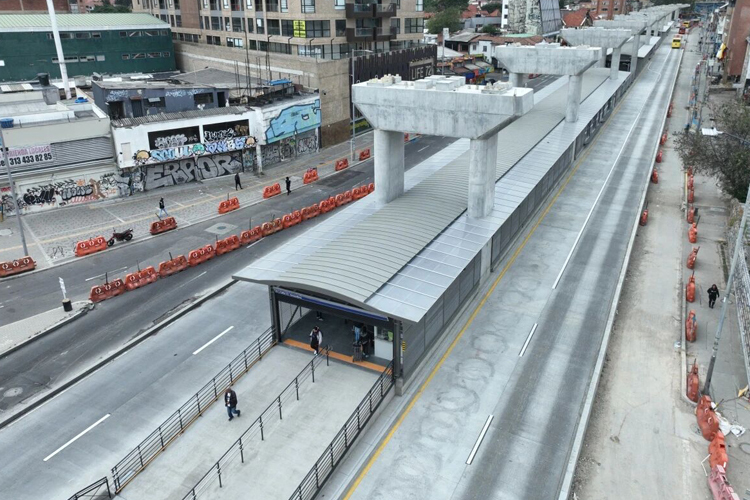 波哥大地铁一号线项目又一座永久BRT车站正式投用.jpg